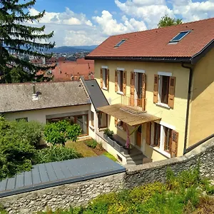 https://les-jardins-du-chateau.hotels-rhonealpes.com